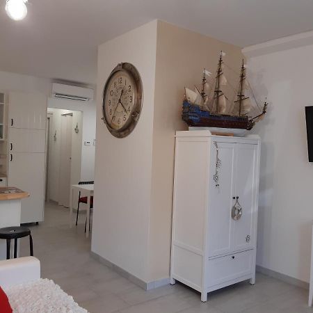 Soleil Royal Piano Terra Apartment Viareggio Bagian luar foto