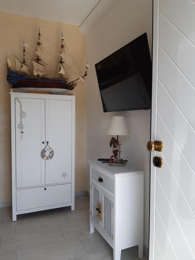 Soleil Royal Piano Terra Apartment Viareggio Bagian luar foto